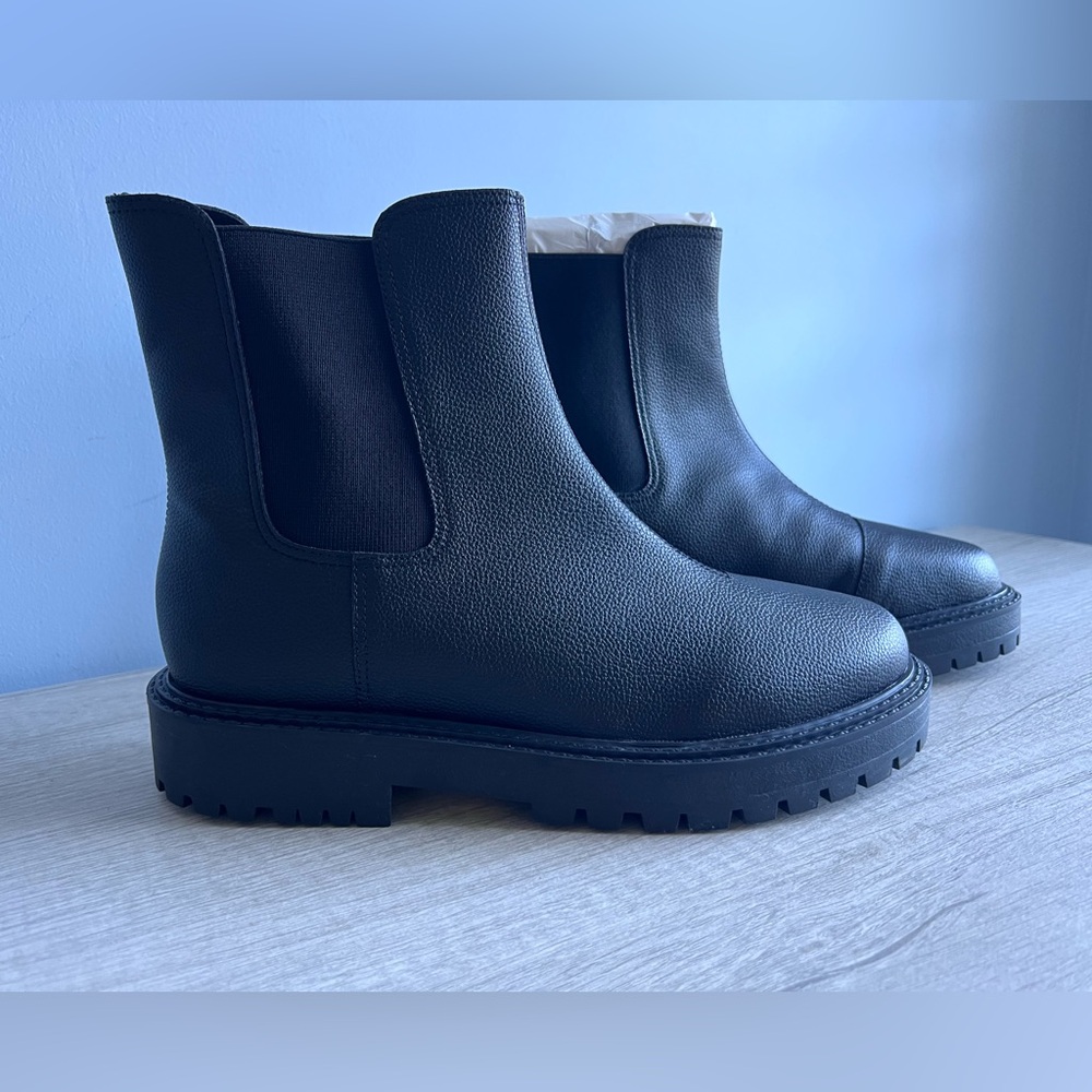 Arezzo Women's Black Riley Low Block Chelsea Booties Size 10